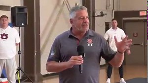 As we closed out GRIT week Maxwell AFB had the opportunity so meet Auburn Men's Basketball coach Bruce Pearl and see the Auburn Tigers Men's Basketball team practice. Coach Pearl shared some words of encouragement and support with our Airmen. | Maxwell Air Force Base