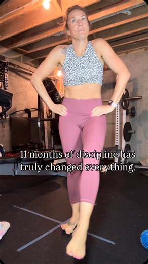 Real results don’t come from a quick fix—they come from commitment, consistency, and showing up even when it’s hard. I didn’t just try—I changed, and it’s made all the difference. Here’s what helped me transform (and what I guide my clients through too): 💪 Progressive strength training 4–6x/week—focusing on lifting heavier and smarter 🥗 Balanced, flexible nutrition—think protein, healthy fats, and fiber with every meal (plus treats guilt-free) 🚶‍♀️ Intentional movement—no perfection, just pur