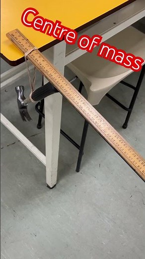Finding the centre of mass (gravity) using a hammer and a ruler #gcsephysics #centreofmass #physics