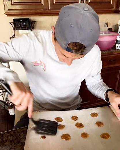 That's one way to make cookies! Follow Brayden (https://www.instagram.com/bbonnesen/) for more! | Tasty