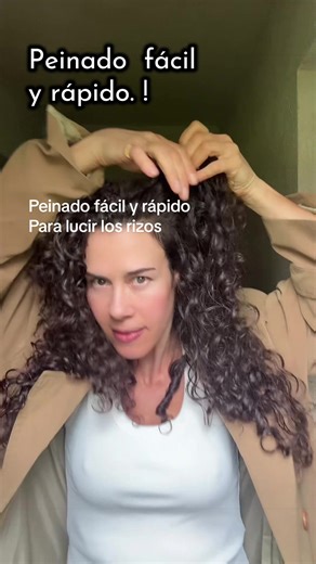 Cabello rizado Peinado fácil y rápido para lucir tus rizos✨🤍. #curlyhair #peinadosfaciles #peinadosfacilesyrapidos #peinados #peinadosaesthetic