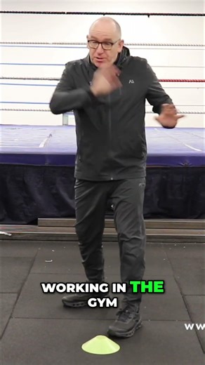 Perfect your angles with this pivot technique #boxing #footwork #defense