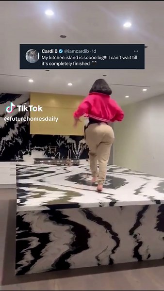 Cardi B’s new kitchen island 👀 #luxuryhomes #luxurykitchen #cardib #cardibkitchen #cardibnewkitchen #cardibnewhome #luxurymansion #luxurylifestyle #kitchenisland #marbleisland #kitchenremodel