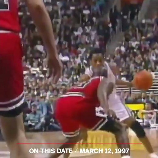 25 years ago today, Allen Iverson crossed up Michael Jordan as a rookie 😯