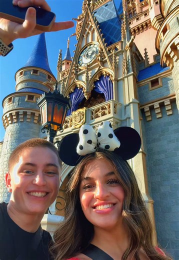 disney with my love! 🐭🏰 @klay #fyp #disneyworld #magickingdom #valentinesday