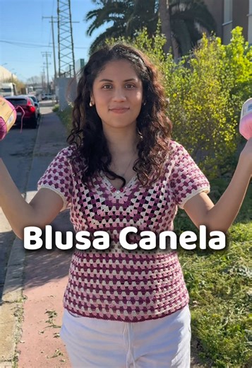 🤎Blusa Canela x @tejeresdeguapas_ ❤️ Este diseño hecho con 🧶Sweet es la prenda con la que deberías empezar a disfrutar de los días calurosos, porque es un hilo ligero y transpirable. Además viene en colores vibrantes 🌈 y ¿qué mejor temporada para usar colores? 🧵El kit incluye 6 ovillos de Sweet (2 de cada color) y el ganchillo de 4 mm. 📲El tutorial lo encuentras en YouTube en el canal de @tejeresdeguapas_ y el kit en www.melissalana.com #melissalana #tejerconmelissa #crochet #lana #crochete