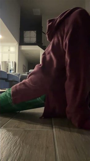 I’m still learning my splits #dance #challenge #dancechallenge #happy