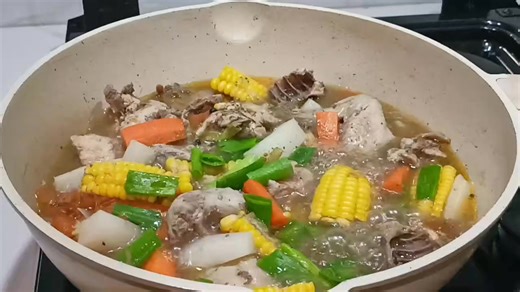 Grabe !! Kakaibang Sarap, Ang Ganitong Chicken Soup!!! #fblifestyle #chickensouprecipe #souprecipe #lasangpilipina Ingredients: * 1 kl chicken slice * 1 pc onion slice * 1 thumb size ginger slice * 2 pcs tomatoes slice * 1 tsp salt and pepper * 1 tsp pamintang buo * 1 pc corn slice * 1 pc white radish slice * 1 pc carrot slice * 12ml liquid seasoning * onion leaks | Lasang Pilipina