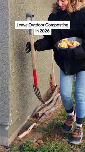 Stop wasting food and start making compost. Reencle easily turns food scraps into nutrient-rich fertilizer. It’s a great way to feed your plants and save the planet 🍃 | Reencle US