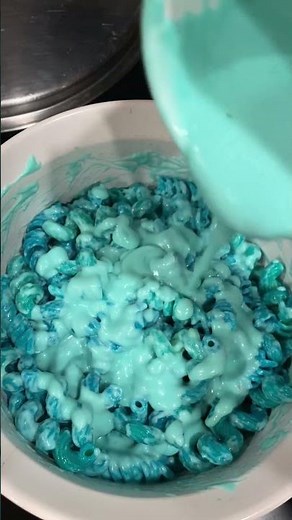 Blue Mermaid Mac & Cheese will make a splash at your mermaid party! #mermaidpartyfood #macandcheese