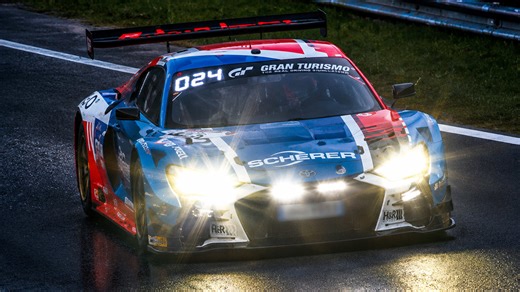 Los pilotos afrontaron lluvia y visibilidad limitada en Nürburgring al caer la noche
