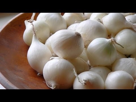 How to Peel Pearl Onions (Food Hack)