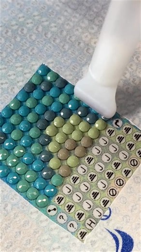 Create Dazzling Masterpieces! Shop diamond painting kits at diamondartfactory.com | Diamond Factory