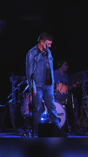 “Grab a pencil from the jar, and fill in the empty space” - Kristofferson live performance 🎤 #realcountrymusic #liveperformance #countrymusic | Jim Brown