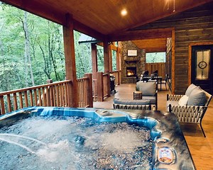 Couples Cabin on the Creek ~ Book Broken Bow