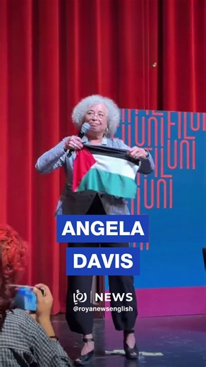🇵🇸 Angela Davis displays Palestinian flag during lecture at Mexico’s UNAM
