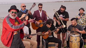 59K views · 515 reactions | Making of de un nuevo tema de Chico Trujillo filmado en Saint-Nazaire, Francia, por Quai Baco "... La vida es larga, larga, larga y te pasan cosas que no te han dicho..." Pronto podrán disfrutar del video en https://www.youtube.com/user/QuaiBaco - | Boa Viagem Music | Facebook