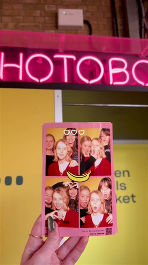 Sisters: The Joy of Shared Moments in Photo Booths
