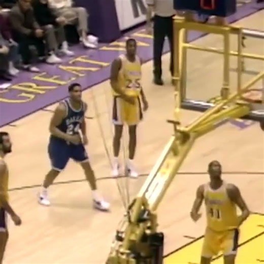 Dallas Mavericks Power forward Popeye Jones hits a crazy Circus shot vs. LA Lakers in 1996. #shorts