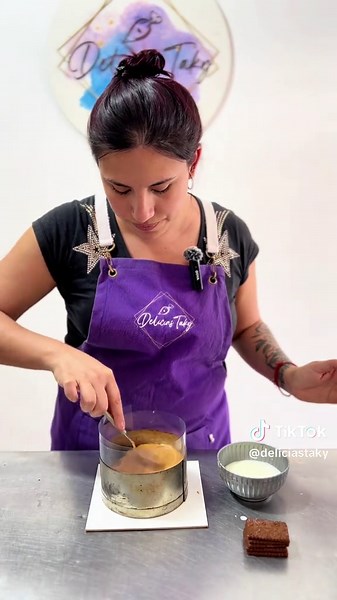 Haciendo la torta de cumpleaños para la novia de mi ex