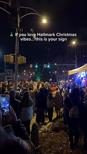 Monroe NC is giving full Hallmark-movie energy this Saturday. ❤️🎄If you’re looking for the coziest small-town Christmas tree lighting near Charlotte, this is the one you don’t want to miss. Christmas on Main 📍 Downtown Monroe, NC 🗓 Saturday, December 6 ⏰ 4 PM–8 PM 🎄 Tree lighting at 6 PM Expect all the nostalgic small-town magic: • Nativity animals • Hay rides • Music inflatables • Christmas Bazaar w/ The Faded Rose & local vendors • Face painting • Snacks, glow lights & all the cozy things 