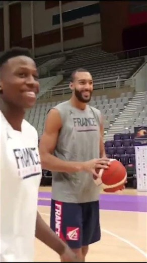 👌😊 Plutôt Evan Fournier ou Frank Ntilikina pour ce tir longue distance #basketball #nba