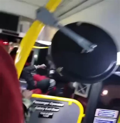 Scott | News & Media Blogger on Instagram: "TRENDING | 🇺🇸 Brooklyn, USA - A tense confrontation unfolded aboard an MTA B49 bus on Franklin Avenue in Brooklyn after a woman angrily confronted a young man she believed was an immigrant for refusing to give up his seat. Witnesses say the argument escalated despite several empty seats being available on the bus. The dispute grew intense enough that the bus driver was forced to stop service entirely until the situation could be resolved. Passengers 