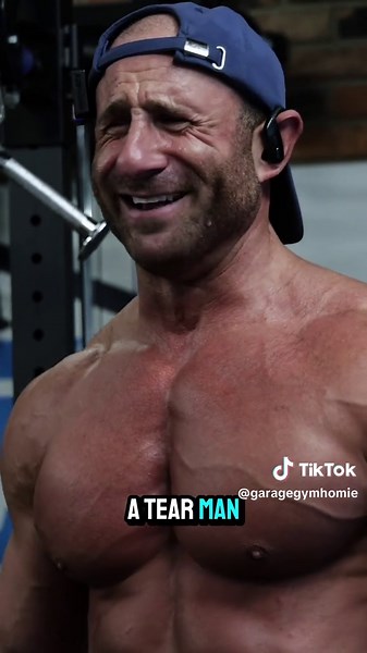 Do these V-Bar Tricep pushdowns for a PAINFUL PUMP! 🔥 🎥 See the full workout video on the Garage Gym Homie YouTube channel! 🙏 God bless all of you — let’s get this dang muscle! 📸 Video Credit: @maurice_hogan #Fitness #Gym #Bodybuilding #Workout #Motivation​​​​​​​​​​​​​​​​