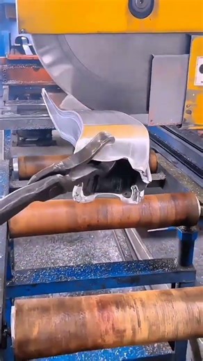 iron cutting process using a grinding machine