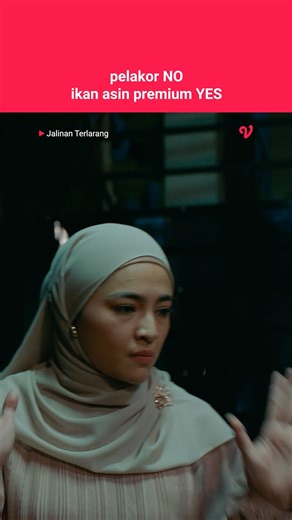 Gina sang ikan asin premium 😆😆 📺: Jalinan Terlarang (GRATIS nonton episode 1 & 2) Tonton di sini: http://bit.ly/3VL7gCg | Vidio Original Series
