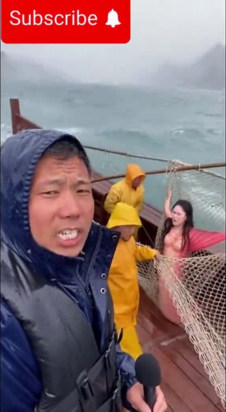 Mermaid's Escape from the Boat Adventure