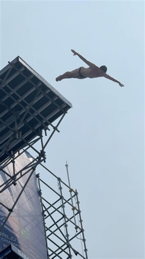 The raining men and women are back! 👀 #highdiving #air #worldaquatics #worldcup