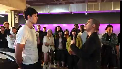 El tenso momento que se ha vivido en el encuentro entre Plex y Alpha para hablar sobre las condiciones de su carrera, cuando Alpha le ha exigido ganar por 2,5 segundos por vuelta y un amigo de Plex le ha pedido que deje de llorar:“Se ve que la gente que viene con Plex no sabe mucho de coches, os lo explico a todos, no pasa nada. Ese coche es bastante superior al mío...”