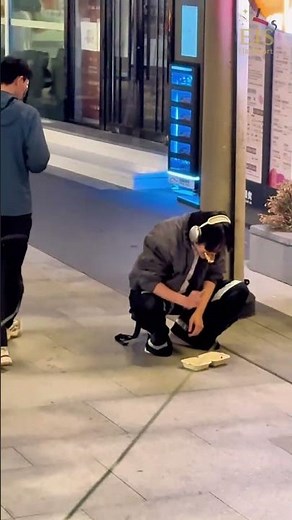 Unbelievable Magic Trick Caught on Camera 🎩 | How Did He Do That?