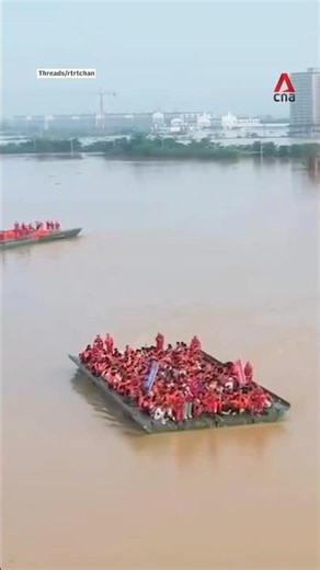 China deploys massive floating platform to rescue Guangxi flood victims