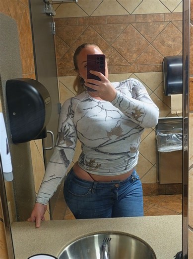 Linz (@adventureswithlinz)’s videos with So Easy (To Fall In Love) - Olivia Dean