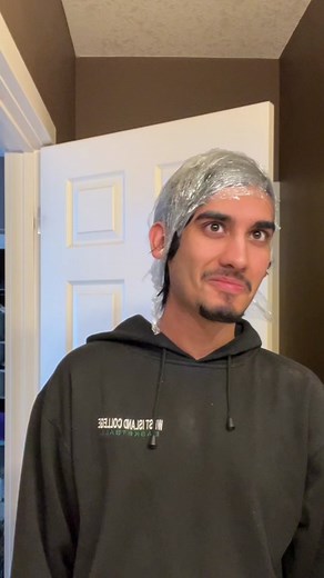 Definitely had to trust the process with hair oiling 😭😅 i think its worth it even if i do look like an egg hahaha