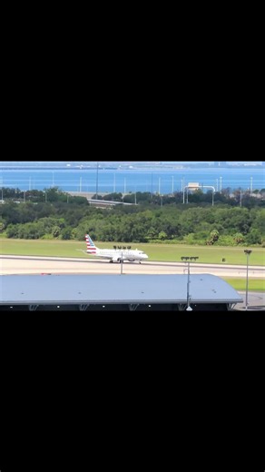 American Eagle Landing at KTPA
