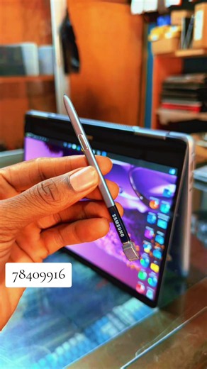 💻 Samsung Notebook 9 – Modèle 940X5N (Caractéristiques d’origine) 🏢 Marque : Samsung 🖥️ Modèle : Notebook 9 (940X5N) 🧠 Processeur : Intel® Core™ i7-8550U (8ᵉ génération) ⚙️ Cœurs / Threads : 4 cœurs – 8 threads 🚀 Fréquence de base : 1.80 GHz 🚀 Fréquence Turbo : jusqu’à 4.00 GHz 🎮 Carte graphique : Intel® UHD Graphics 620 (intégrée) 💾 Mémoire RAM d’origine : DDR4 16 Go 💽 Stockage d’origine : SSD NVMe 512 Go ) 🪟 Système d’origine : Windows 11 Pro) 🔐 BIOS : American Megatrends Inc. (UEFI