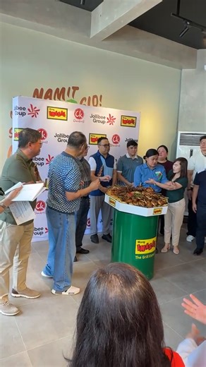 Grand Opening… Mang Inasal & Chowking 💙🍗 📍C6 Ejercito Taytay (infront of Taytay Emergency Hospital Annex, Near Shakeys C6, Jolibee & Dunkin Donut…) #SmileTayTay #parasadiyosbayanatkababayan #SerbisyongMayNgiti #MangInasal #ChowkingPH | Mayor Allan De Leon