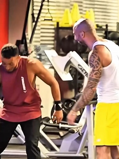 123K views · 2.6K reactions | One hand lift changed the reaction of trainer #fyp #fb #everyone #gym #followme | GyM PraNk | Facebook