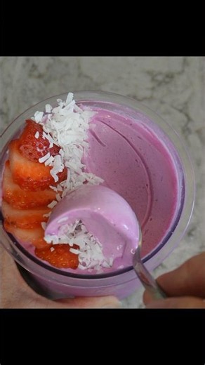 High Protein Smoothie Bowl Recipe 🍓🍨 #ninjacreami #highprotein #healthysnack