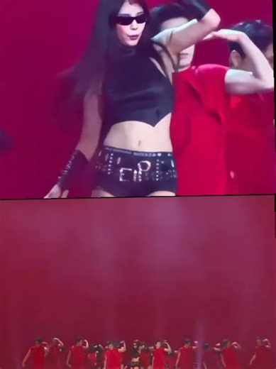 satu performa dalam dua kamera #jennie #jenniekim #goldendiscawards #creatorsearchinsights