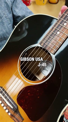 Gibson J-45 Standard in Vintage Sunburst