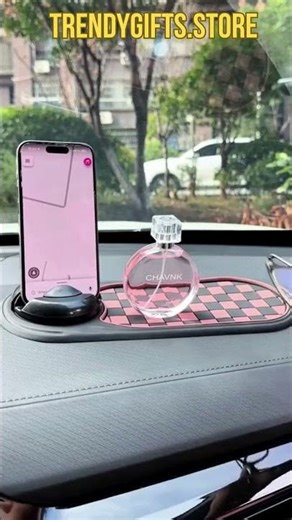 🧲This 3-in-1 anti-slip mat keeps your phone, keys, and gadgets