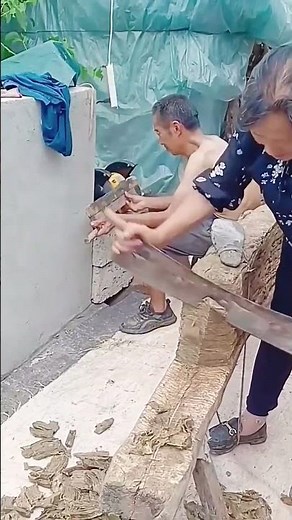 Cutting process of paper raw materials