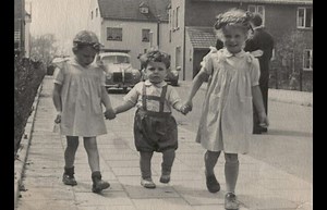 🥰Let’s take a trip down memory lane to enjoy the adorable childhood moments of our conductor, Andre Rieu 🎻👶💫. | The Elegant Waltz