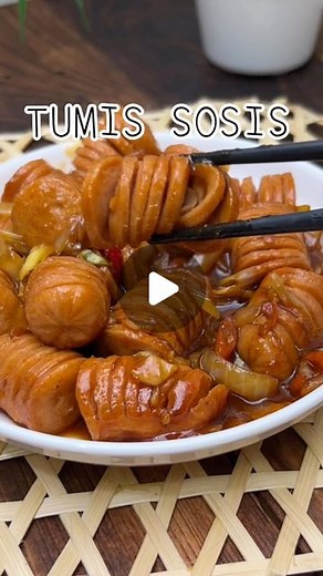Call me Mache on Instagram: "‼️NO REPOST‼️ Repost @ story only Masak simple aja ya and beberapa hari ini aga mager masak nih jadinya ak masak yang sederhana aja krn di rmh jg sdh kehabisan sayuran and aku lagi blom sempat ke pasar lagi deh… Tumis sosis ini cocok disajikan dengan nasi hangat.. walau simple tapi rasanya tetap enak loh.. @mache.cooks Bahan saos 3 sdm saus sambal 2 sdm saus tomat 1 sdm saus teriyaki 1 sdm kecap manis 1/2 sdm kecap asin Cara Panaskan margarine dan tumis sosisnya dulu