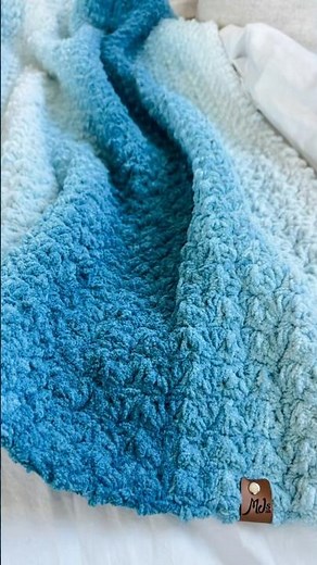 Easy Crochet 2-Day Throw Blanket pattern in 3 sizes #crochetblanketpattern