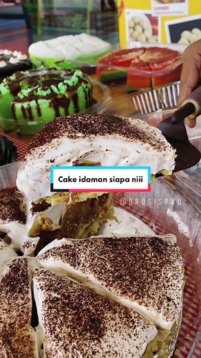 Kalau kesini gak cukup beli 1! Ada banyak banget varian sliced cake dari jenis black forest, cheese cake, pie,dan mille crepe. Untuk harga cek di Ig nya dapursally ya. #brosispku #brosis #pku #pekanbaru